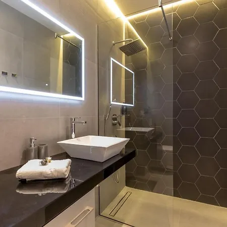Luxury Marigold In Apartment Split