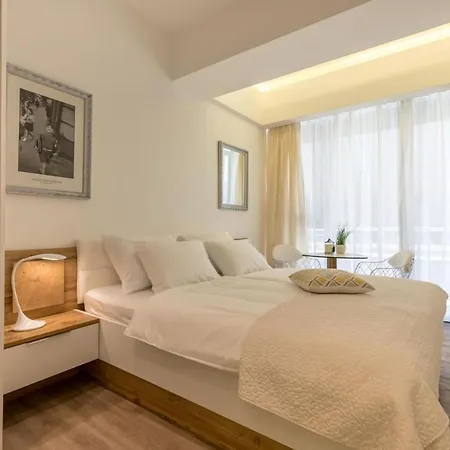 Luxury Marigold In Apartment