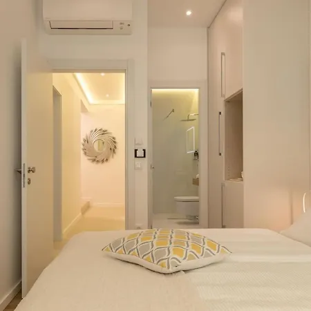Luxury Marigold In Apartment Split